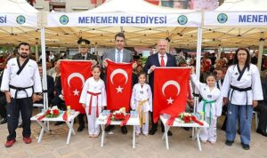 19-mayis-ataturku-anma-genclik-ve-spor-bayrami-menemende-toren-ve-etkinliklerle-kutlandi-hz2MdIuc.jpg