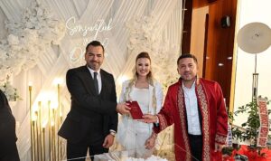20-temmuz-ilkokulu-ogrencilerinin-mezuniyet-programina-katilan-belediye-baskani-rasim-ari-daha-sonra-busra-vYTgBmmw.jpg