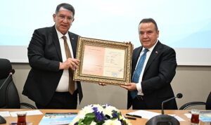 aesobtan-baskan-boceke-hayirli-olsun-ziyareti-FMhkmqMd.jpg