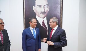 ayvalik-belediye-baskani-mesut-erginden-chp-genel-baskani-ozgur-ozel-ziyarette-bulundu-fE99kMq6.jpg
