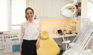 bakteri-uremesinin-onune-geciyor-tedavi-suresi-kisaliyor-cocuk-dis-tedavisinde-lazer-donemi-CORJXiXa.jpg