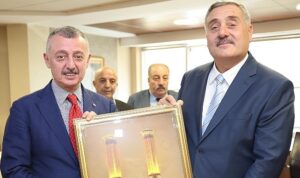 baskan-buyukakin-erzurumlular-vakfi-baskani-ahmet-onal-ve-kars-ardahan-igdir-vakfi-baskani-isa-bozkurt-ile-DCTYMPfX.jpg