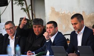 baskan-demir-halk-bulusmalarina-basladi-OnQUwrWc.jpg
