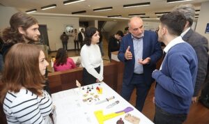 baskan-ibrahim-sandikci-ogrencilerimize-yillik-28-milyon-turk-lirasi-destek-sagliyoruz-qh42UvO6.jpg