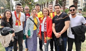 baskan-mutlu-goztepenin-super-lig-coskusuna-ortak-oldu-VxvPK3tD.jpg
