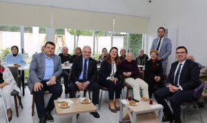 baskan-sadi-ozdemirden-huzurevindeki-annelere-surpriz-ziyaret-Eu8iy67F.jpg