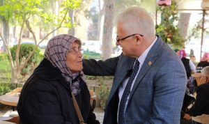 burhaniye-belediye-baskani-ali-kemal-deveciler-sosyal-belediyecilik-anlayisi-ile-yuruttugu-calismalara-hiz-kesmeden-FwQJSXU9.jpg