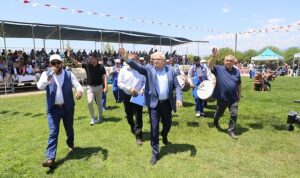 burhaniye-belediyesinin-duzenledigi-ve-bu-yil-8-kez-gerceklestirilecek-olan-burhaniye-kizikli-yagli-pehlivan-nzrX2rMX.jpg