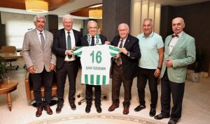 bursaspor-kulup-baskani-sinan-bur-ve-ekibi-nilufer-belediye-baskani-sadi-ozdemiri-ziyaret-ederek-g2JAqLFO.jpg