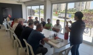 buyuksehir-itfaiyesinden-site-sakinlerine-egitim-V7TSzrib.jpg