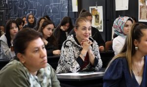 buyuksehirin-seka-ihtisas-merkezindeki-moda-akademisinde-cihan-nacar-gelecegin-modacilariyla-bulustu-mFgadejm.jpg