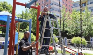 cankaya-belediyesi-ilce-genelinde-3-milyon-240-bin-metrekareyi-bulan-parklarinda-bakim-onarim-calismalarini-8el3JnyK.jpg