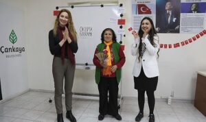 cankaya-evlerinde-yetiskinler-icin-verilen-okuma-ve-yazma-egitimleri-2023-2024-donemi-mezunlarini-verdi-r9bQQqLR.jpg