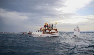 cesmede-tyf-kamil-yildirim-optimist-trofesi-yelken-yarisladi-basladi-YhX3jaTL.jpg