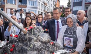 chp-genel-baskani-ozgur-ozel-ve-izmir-buyuksehir-belediye-baskani-dr-cemil-tugay-somada-CTBXWJuQ.jpg