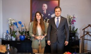 cumhuriyet-halk-partisi-chp-genel-baskan-yardimcisi-ve-parti-sozcusu-deniz-yucel-cesme-belediye-gB5X4akj.jpg
