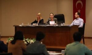 efes-selcuk-belediye-baskani-filiz-ceritoglu-sengel-mayis-ayi-meclis-toplantisinin-ilk-oturumunda-belediye-Jx26pP41.jpg