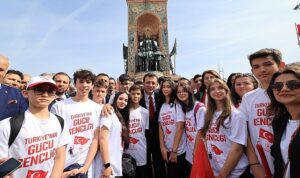 ekrem-imamoglu-19-mayis-ataturku-anma-genclik-ve-spor-bayraminin-105inci-yil-kutlamalari-kapsaminda-WwPLJEWT.jpg