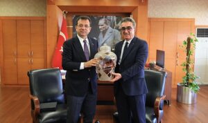 ekrem-imamoglu-bayrampasa-belediye-baskani-hasan-mutluyu-makaminda-tebrik-etti-UefAfDnb.jpg