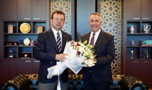 ekrem-imamoglu-sultangazi-belediye-baskani-abdurrahman-dursuna-tebrik-ziyaretinde-bulundu-nHuMwiMG.jpg