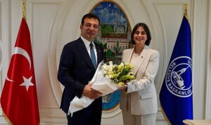 ekrem-imamoglu-uskudar-belediye-baskani-sinem-dedetasa-tebrik-ziyaretinde-bulundu-XisDxOUX.jpg