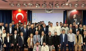 gazzeli-mustafa-sesini-duyurmak-icin-mektup-yazdi-savas-ruhlarimizi-parcaliyor-hayallerimizi-yok-ediyor-xtuCZ3SL.jpg
