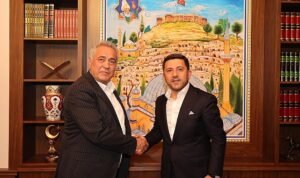 goreme-belediye-baskani-omer-eren-ve-nigde-aktas-belediye-baskani-kamber-aktas-nevsehir-belediye-dNaLjWGn.jpg