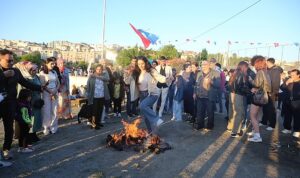 hidirellez-bayrami-kucukcekmecede-coskuyla-kutlandi-gOtwJ7pn.jpg