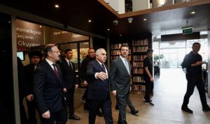 ibb-baskani-ekrem-imamoglu-fatih-belediye-baskani-ergun-turana-tebrik-ziyaretinde-bulundu-IuFyT65E.jpg