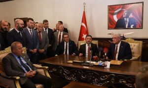 iyi-parti-genel-baskani-musavat-dervisoglu-nevsehir-belediye-baskani-rasim-ariyi-makaminda-ziyaret-etti-qL9BwEJq.jpg