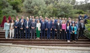 izmir-buyuksehir-belediye-baskani-dr-cemil-tugay-ilce-belediye-baskanlariyla-bir-araya-geldi-le57UNwQ.jpg