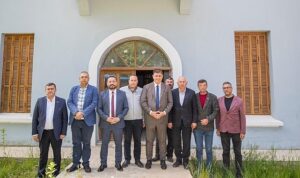 izmir-buyuksehir-belediye-baskani-dr-cemil-tugay-odemisi-ziyaret-etti-helvis-bayramina-katildi-M5LuQrHc.jpg