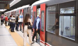 izmir-metrosu-24-yasinda-1-milyar-400-milyon-yolcu-tasindi-8Jg3DnN8.jpg