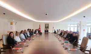 izmirde-egitimcilere-dezenformasyon-ve-yeni-medyanin-onemi-anlatildi-Mb2HC67S.jpg