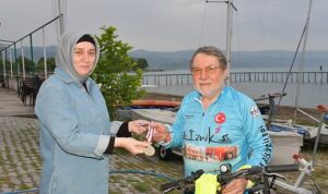 iznikli-yuzme-sampiyonu-erhan-turan-iznikte-anlamli-bir-triatlon-etkinligi-duzenledi-Stzxl1PP.jpg