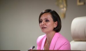 karabaglar-belediye-meclisi-mayis-ayi-2-birlesiminde-oturumunu-sma-hastasi-gulsimaya-bagisladi-abeORJkf.jpg