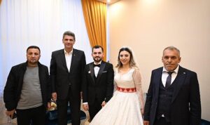kartepe-belediye-baskani-avmmustafa-kocaman-hemsehrilerinin-en-mutlu-gunlerinde-yanlarinda-olmaya-devam-ediyor-9aGAneqe.jpg