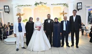 kartepe-belediye-baskani-avmmustafa-kocaman-hemsehrilerinin-en-mutlu-gunlerinde-yanlarinda-olmaya-devam-ediyor-YFTHIcEy.jpg