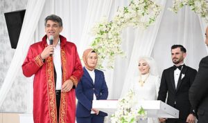 kartepe-belediye-baskani-avmmustafa-kocaman-hemsehrilerinin-en-mutlu-gunlerinde-yanlarinda-olmaya-devam-ediyor-iEeQ1OIM.jpg