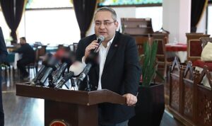 kecioren-belediye-baskani-dr-mesut-ozarslan-afet-sonrasi-muhtarlarla-istisare-toplantisinda-51-mahalle-muhtariyla-uwXAjfhw.jpg