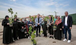 kecioren-belediyesi-tarafindan-tarimsal-uretimi-desteklemek-icin-205-bin-fide-ciftcilere-dagitildi-j2Id4VFX.jpg