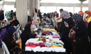 komek-pazari-anneler-gunu-etkinligi-kadin-kursiyerlerin-ekonomisine-destek-oldu-Dyl36NgP.jpg