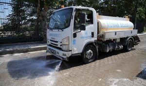 konakta-temizlik-seferberligi-mahallelerde-es-zamanli-temizlik-ve-yikama-calismasi-basladi-2cai1N1s.jpg