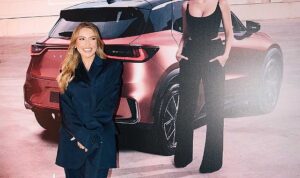 lexus-lbxin-sira-disi-partisi-unlu-isimleri-bir-araya-getirdi-EfqmT1BO.jpg