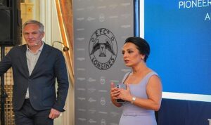 longines-iki-asra-yayilan-koklu-tarihini-marka-dostlariyla-paylasti-UtVSjsCS.jpg