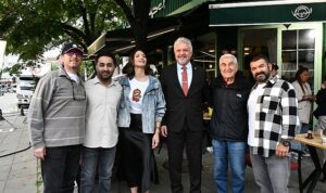 luleburgaz-belediye-baskani-dr-murat-gerenli-cekimleri-luleburgazda-suren-paranoya-filminin-setini-ziyaret-ederek-Qpcq25K1.jpg