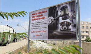 menderes-billboardlari-can-dostlarin-sesi-oldu-e1uyTx2h.jpg