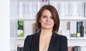mercedes-benz-yonetim-merkezinde-boytorun-mimarlik-imzasi-Gryrz7QH.jpg