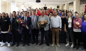 nilufer-belediyespor-hentbol-takimi-ogrencilerle-bulustu-kgJmNMjA.jpg