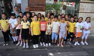 ogrenciler-kemer-belediyesi-kultur-evini-gezdi-hI74P7be.jpg
